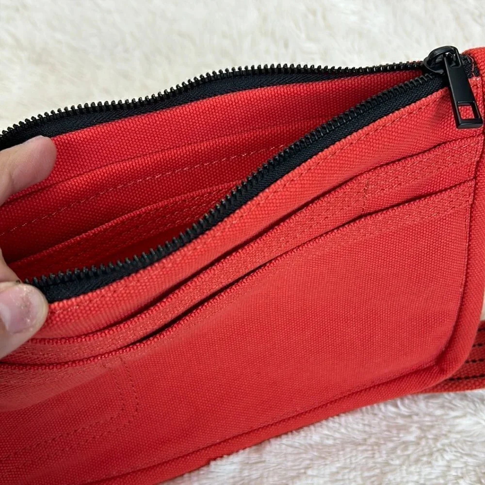 N.I.C.E. Pack red duck canvas crossbody